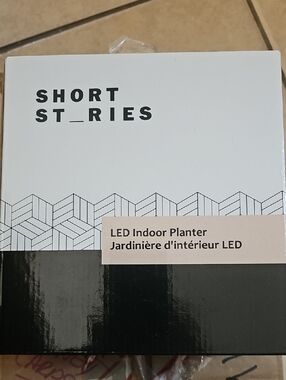 Short Stories NWT LED Indoor Planter - White